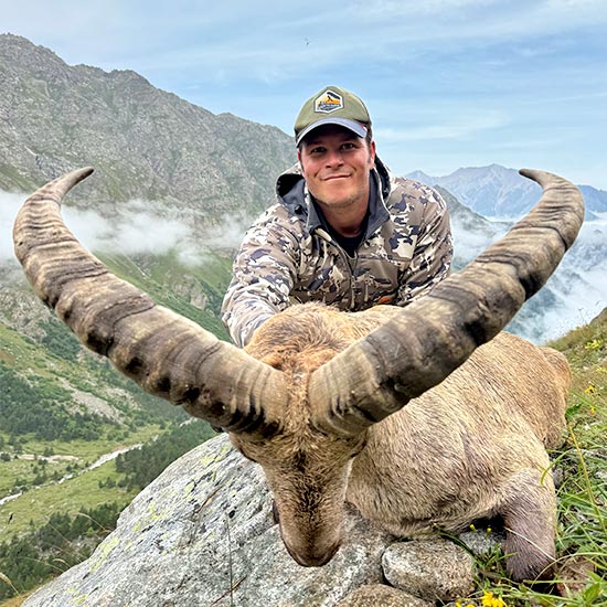 Mid-Caucasian Tur hunting