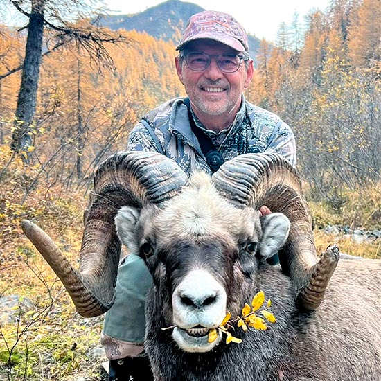 Okhotsk Snow sheep hunting – a great ram is harvested